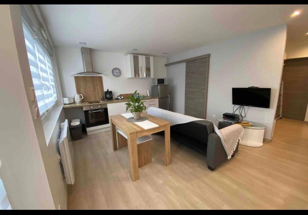 Toul Appartement Entier Avec Parking Prive Au Calme Cosy A Etage Avec Balcon Exterior foto